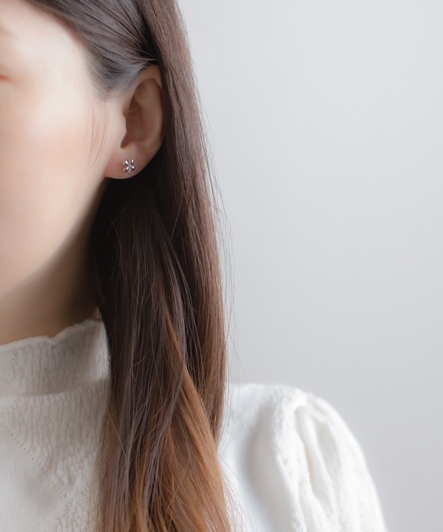 BLOOM（ブルーム ）K10 WG シルバー ホワイトゴールド ループピアス BLOOM（ブルーム ）K10 WG シルバー ホワイトゴールド ループピアス