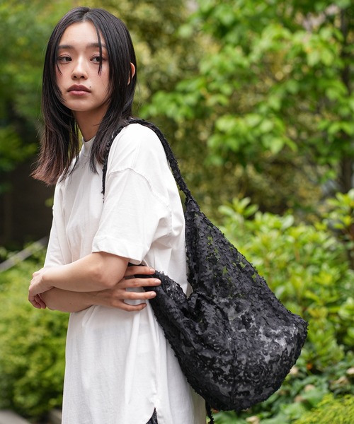 mili an deni(ミリアンデニ)の「コードレースショルダーバッグ(ショルダーバッグ・レディース・オフホワイト/ブラック・F)」の16枚目の写真