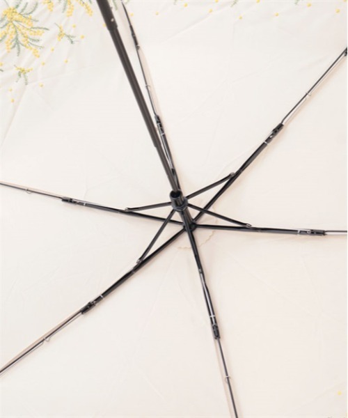 axes femme（アクシーズファム）の「ミモザ刺繍晴雨兼用折傘（折りたたみ傘・レディース・キナリ・FREE）」の5枚目の写真