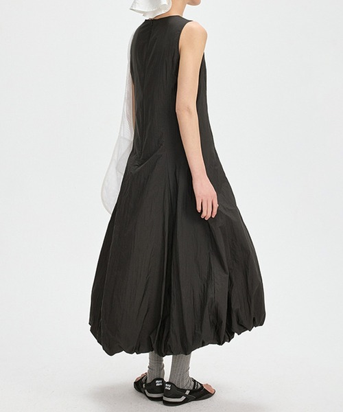SUWDEE(スーディー)の「sleeveless drawstring balloon dress(ワンピース・レディース・ブラック/グレー・FREE)」の3枚目の写真