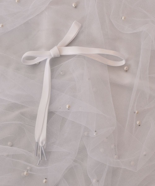 VIBGYOR Women（ヴィブジョー　ウィメン）の「【float】《推し活/推しカラー/メンカラ》細 サテン リボン 靴紐【9色展開】（シューズアクセサリー・レディース・スモークピンク/スカイブルー/ホワイト/ブラック/オフホワイト/グレー/ベビーピンク/ライトパープル/ラベンダー・FREE）」の2枚目の写真