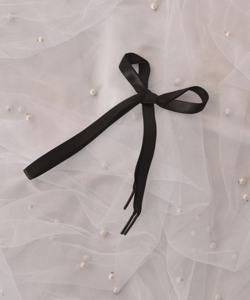 VIBGYOR Women（ヴィブジョー　ウィメン）の「【float】《推し活/推しカラー/メンカラ》細 サテン リボン 靴紐【9色展開】（シューズアクセサリー・レディース・スモークピンク/スカイブルー/ホワイト/ブラック/オフホワイト/グレー/ベビーピンク/ライトパープル/ラベンダー・FREE）」の4枚目の写真