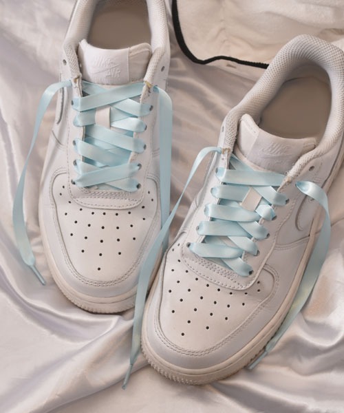 VIBGYOR Women（ヴィブジョー　ウィメン）の「【float】《推し活/推しカラー/メンカラ》細 サテン リボン 靴紐【9色展開】（シューズアクセサリー・レディース・スモークピンク/スカイブルー/ホワイト/ブラック/オフホワイト/グレー/ベビーピンク/ライトパープル/ラベンダー・FREE）」の13枚目の写真