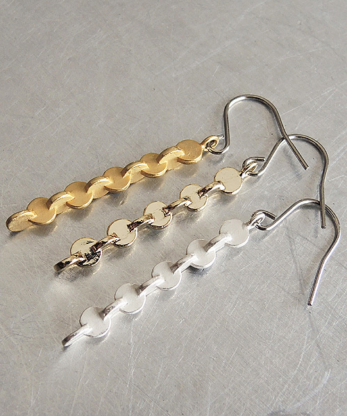 SCALA（スカラ）の「【SCALA/スカラ】丸連続ピアス/made in JAPAN（日本製）（ピアス（両耳用）・レディース・アンティークシルバー/ゴールド/アンティークゴールド・FREE）」の9枚目の写真