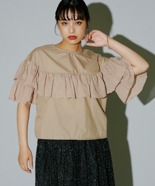 terrace(テラス)の「ガーゼフリルブラウス(シャツ/ブラウス・レディース・オフホワイト/ブラック/ベージュ/オレンジ・MEDIUM)」の5枚目の写真
