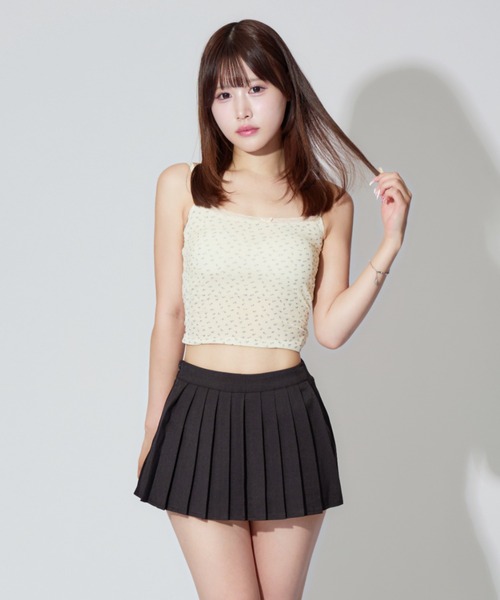 ALLuRing ChaRm(アリュリングチャーム)の「Floral Frills Camisole / 花柄フリルキャミソール 小花柄 カップ付(キャミソール・レディース・ブラック/ホワイト・FREE)」の1枚目の写真
