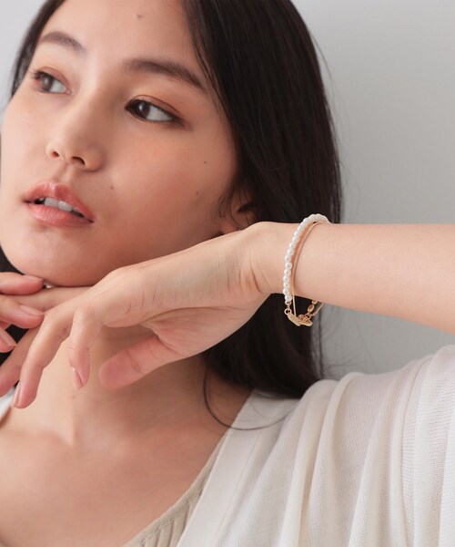 OPAQUE.CLIP(オペークドットクリップ)の「フェイクパール×チェーン2連ブレスレット(ブレスレット・レディース・ゴールド/シルバー・00)」の8枚目の写真