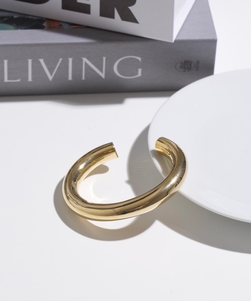LINFA　（リンファ）の「シンプル　ボリュームメタルバングル（バングル/リストバンド・レディース・ゴールド/シルバー・FREE）」の2枚目の写真