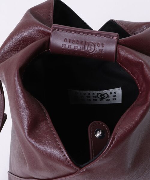 MM6 Maison Margiela（ｴﾑｴﾑｼｯｸｽ ﾒｿﾞﾝ ﾏﾙｼﾞｪﾗ）の「MM6 Japanese Crossbody Bag（ハンドバッグ・レディース・ワイン・FREE）」の5枚目の写真