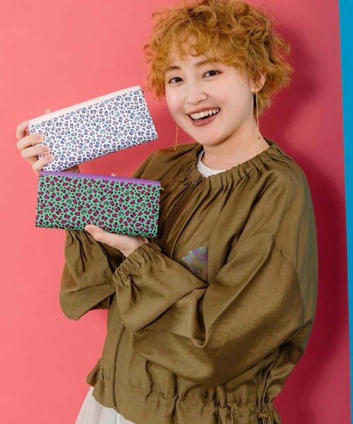 スカラー ScoLar 蝶柄 レーヨン シャツ 新品 未使用 グリーン ScoLar（スカラー）の「122697：蝶柄レーヨンシャツ（シャツ