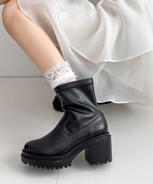 Shoes in Closet(シューズインクローゼット)の「軽量厚底 ヒールアップ フィット ストレッチ ショートブーツ 2643(ブーツ・レディース・ダークブラウン/ブラック/ブラック系8・M/L/S/LL)」の4枚目の写真