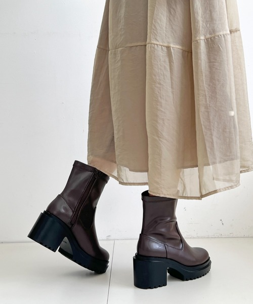 Shoes in Closet(シューズインクローゼット)の「軽量厚底 ヒールアップ フィット ストレッチ ショートブーツ 2643(ブーツ・レディース・ダークブラウン/ブラック/ブラック系8・M/L/S/LL)」の17枚目の写真