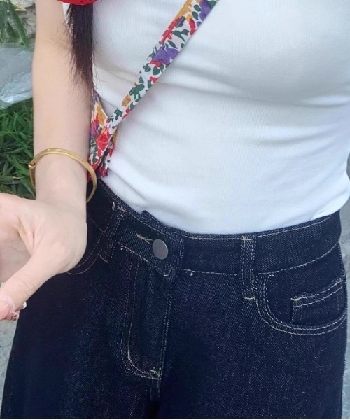 CELENA BEATS（セレナビーツ）の「ワイドストレートデニムパンツ（デニムパンツ・レディース・インディゴブルー・XS/S/M/L）」の3枚目の写真