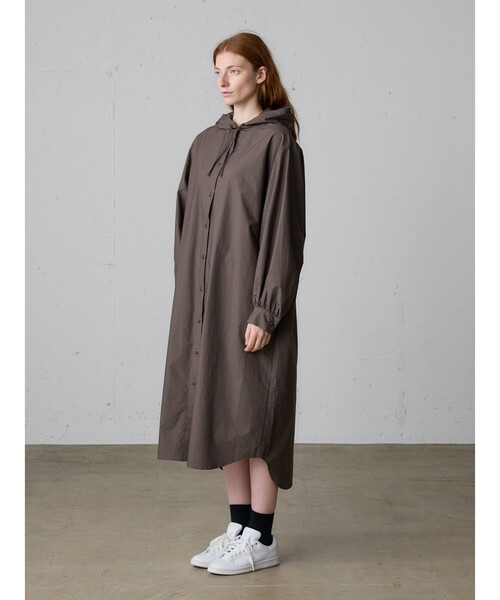 MidiUmi（ミディウミ）の「MidiUmi フード付きシャツワンピース（ワンピース・レディース・チャコールグレー/ベージュ/ブラック・FREE）」の8枚目の写真