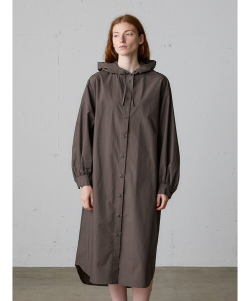 MidiUmi（ミディウミ）の「MidiUmi フード付きシャツワンピース（ワンピース・レディース・チャコールグレー/ベージュ/ブラック・FREE）」の11枚目の写真