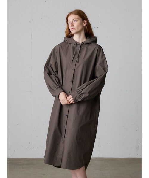 MidiUmi（ミディウミ）の「MidiUmi フード付きシャツワンピース（ワンピース・レディース・チャコールグレー/ベージュ/ブラック・FREE）」の12枚目の写真