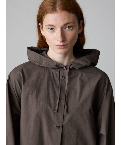 MidiUmi（ミディウミ）の「MidiUmi フード付きシャツワンピース（ワンピース・レディース・チャコールグレー/ベージュ/ブラック・FREE）」の13枚目の写真