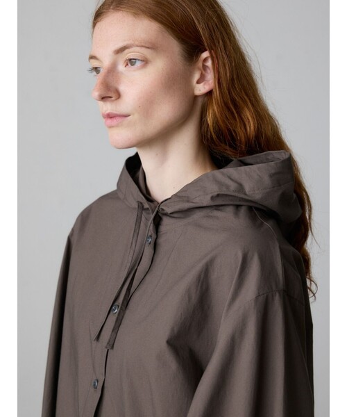 MidiUmi（ミディウミ）の「MidiUmi フード付きシャツワンピース（ワンピース・レディース・チャコールグレー/ベージュ/ブラック・FREE）」の14枚目の写真