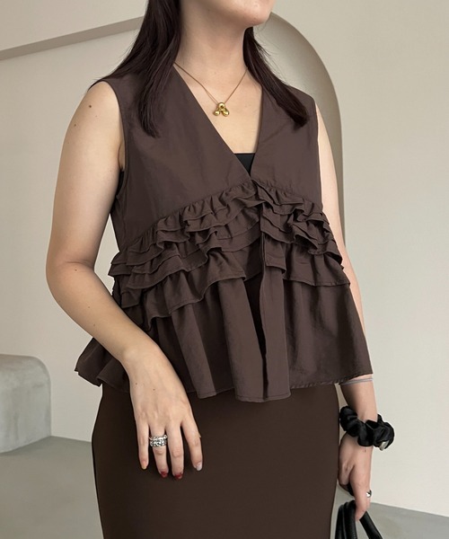 mysty woman（ミスティウーマン）の「フリルジレ 581427（ベスト・レディース・ブラック/ブラウン/ベージュ・FREE）」の14枚目の写真