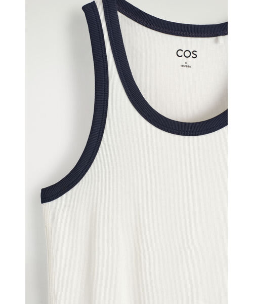 COS（コス）の「リブ編みタンクトップ（タンクトップ・レディース・ホワイト/ホワイト系その他/レッド系その他/モスグリーン/ベージュ・S/M/L/XS）」の22枚目の写真
