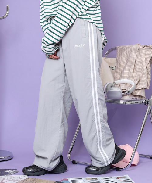 NERDY(ノルディ)の「ウーブンパンツ(スウェットパンツ・メンズ・グレー/パープル/ブラック・M/L)」の11枚目の写真