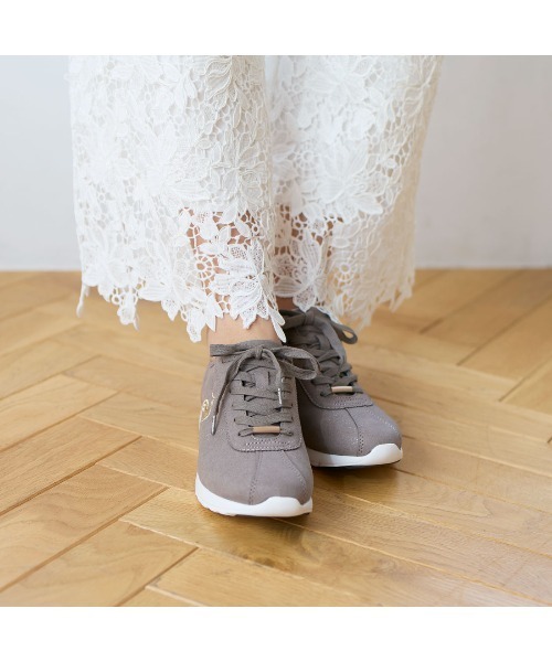 Riz raffinee(リズラフィーネ)の「【le coq sportif×Riz raffinee】ヒールアップ厚底スニーカー(スニーカー・レディース・ホワイト×ブラック/トリコロール/デザートカモ・25cm/24.5cm/24cm/23.5cm/23cm/22.5cm/22cm)」の8枚目の写真