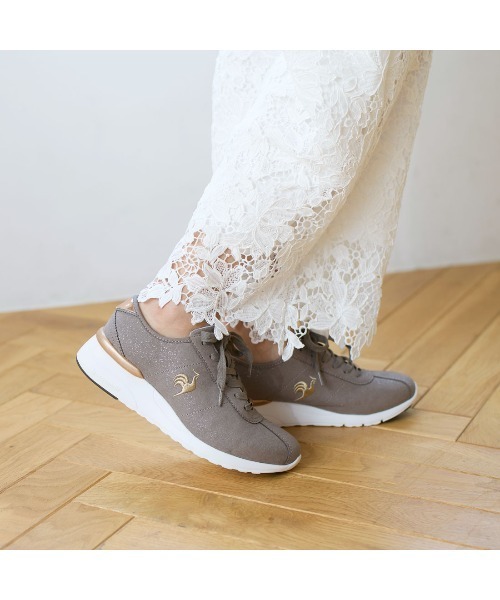 Riz raffinee(リズラフィーネ)の「【le coq sportif×Riz raffinee】ヒールアップ厚底スニーカー(スニーカー・レディース・ホワイト×ブラック/トリコロール/デザートカモ・25cm/24.5cm/24cm/23.5cm/23cm/22.5cm/22cm)」の9枚目の写真