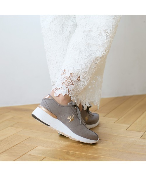 Riz raffinee(リズラフィーネ)の「【le coq sportif×Riz raffinee】ヒールアップ厚底スニーカー(スニーカー・レディース・ホワイト×ブラック/トリコロール/デザートカモ・25cm/24.5cm/24cm/23.5cm/23cm/22.5cm/22cm)」の10枚目の写真