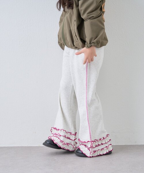 CIAOPANIC TYPY（チャオパニックティピー）の「【WEB限定】KIDS《ジュニアサイズあり》裾フリル配色ステッチスウェットパンツ（スウェットパンツ・キッズ・グレー/ブルー/ブラック・150/130/110）」の4枚目の写真
