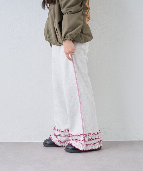 CIAOPANIC TYPY（チャオパニックティピー）の「【WEB限定】KIDS《ジュニアサイズあり》裾フリル配色ステッチスウェットパンツ（スウェットパンツ・キッズ・グレー/ブルー/ブラック・150/130/110）」の5枚目の写真