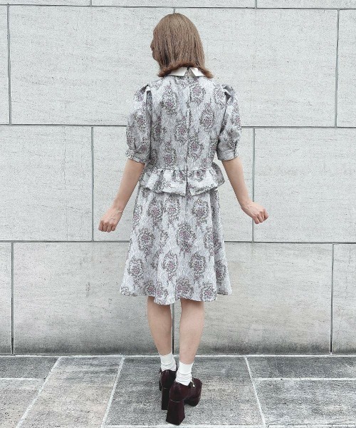 Fi.n.t ゴブラン風プリントパフスリーブミニワンピース フィント F i.n.t 【洗える】ゴブラン風プリントパフスリーブ