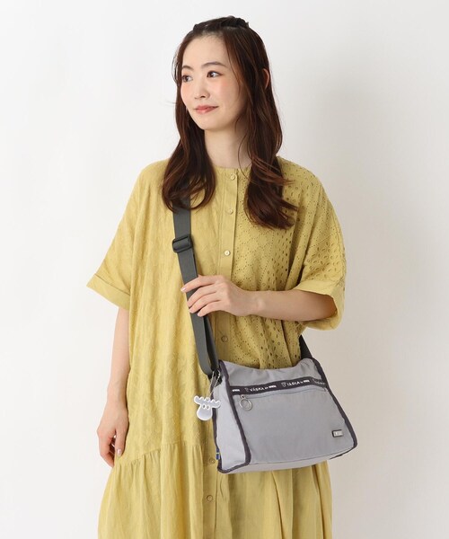 one'sterrace(ワンズテラス)の「moz ロゴテープポイントショルダー(ショルダーバッグ・レディース・ブラック系8/グレー系4/イエロー系8/ブルー系その他7・99)」の18枚目の写真