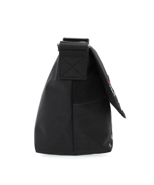 Manhattan Portage（マンハッタンポーテージ）の「Nylon Messenger Bag JR (SM) KOUSUKE SHIMIZU（メッセンジャーバッグ・メンズ・ブラック・SMALL）」の9枚目の写真
