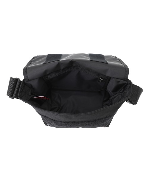 Manhattan Portage（マンハッタンポーテージ）の「Nylon Messenger Bag JR (SM) KOUSUKE SHIMIZU（メッセンジャーバッグ・メンズ・ブラック・SMALL）」の6枚目の写真