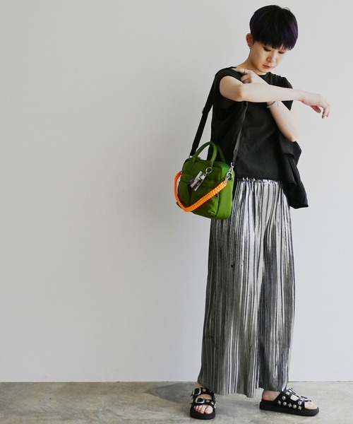 Magine(マージン)の「cheek チーク w pocket 3way boston/ダブルポケット 3way ショルダーバッグ(ショルダーバッグ・レディース・ベージュ/グレー/カーキ/ブラック・FREE)」の4枚目の写真