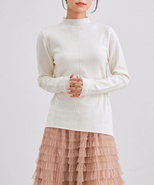 Lace Ladies(レースレディース)の「オフネック フロント チャーム ニット トップス(ニット/セーター・レディース・ブラック/アイボリー/ベージュ/チャコールグレー・FREE)」の2枚目の写真