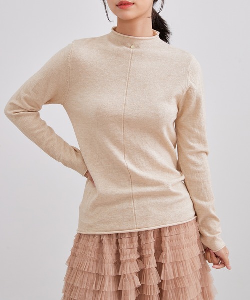 Lace Ladies(レースレディース)の「オフネック フロント チャーム ニット トップス(ニット/セーター・レディース・ブラック/アイボリー/ベージュ/チャコールグレー・FREE)」の5枚目の写真