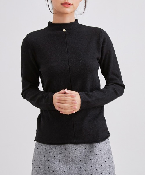Lace Ladies(レースレディース)の「オフネック フロント チャーム ニット トップス(ニット/セーター・レディース・ブラック/アイボリー/ベージュ/チャコールグレー・FREE)」の11枚目の写真