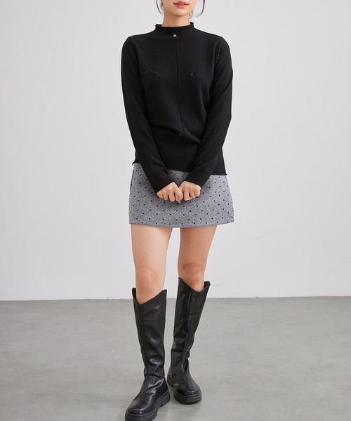 Lace Ladies(レースレディース)の「オフネック フロント チャーム ニット トップス(ニット/セーター・レディース・ブラック/アイボリー/ベージュ/チャコールグレー・FREE)」の12枚目の写真