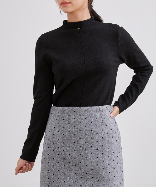 Lace Ladies(レースレディース)の「オフネック フロント チャーム ニット トップス(ニット/セーター・レディース・ブラック/アイボリー/ベージュ/チャコールグレー・FREE)」の13枚目の写真