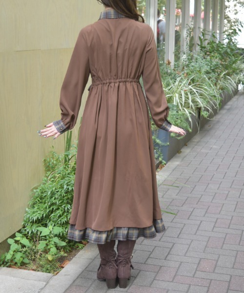 axes femme（アクシーズファム）の「襟デザイン連釦バイカラーワンピース（ワンピース・レディース・ブルーグレー/ブラウン/ブラック・MEDIUM）」の9枚目の写真