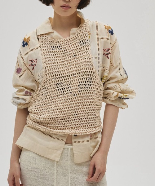 TODAYFUL(トゥデイフル)の「【TODAYFUL/トゥデイフル】Scallop Knit Tanktop/スカラップニットタンクトップ(ベスト・レディース・ブラック/レッド/キナリ・FREE)」の4枚目の写真