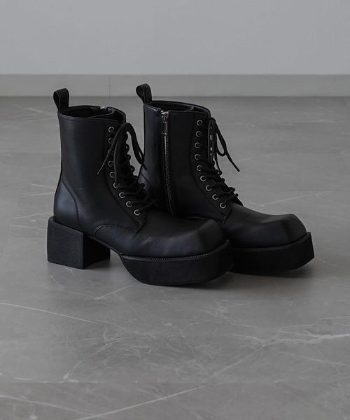 ELLUV（エルブ）の「【ELLUV/エルヴ】＋7cmボリュームヒール メタルアクセント レースアップスクエアトゥブーツ（ブーツ・メンズ・ブラック・23.5㎝/27.5cm/26.5cm/25.5cm/24.5cm）」の10枚目の写真
