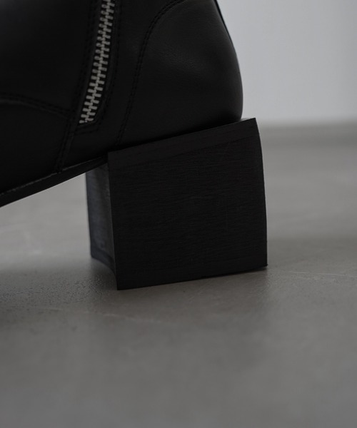 ELLUV（エルブ）の「【ELLUV/エルヴ】＋7cmボリュームヒール メタルアクセント レースアップスクエアトゥブーツ（ブーツ・メンズ・ブラック・23.5㎝/27.5cm/26.5cm/25.5cm/24.5cm）」の12枚目の写真