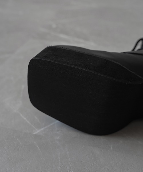 ELLUV（エルブ）の「【ELLUV/エルヴ】＋7cmボリュームヒール メタルアクセント レースアップスクエアトゥブーツ（ブーツ・メンズ・ブラック・23.5㎝/27.5cm/26.5cm/25.5cm/24.5cm）」の16枚目の写真