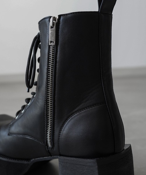 ELLUV（エルブ）の「【ELLUV/エルヴ】＋7cmボリュームヒール メタルアクセント レースアップスクエアトゥブーツ（ブーツ・メンズ・ブラック・23.5㎝/27.5cm/26.5cm/25.5cm/24.5cm）」の13枚目の写真