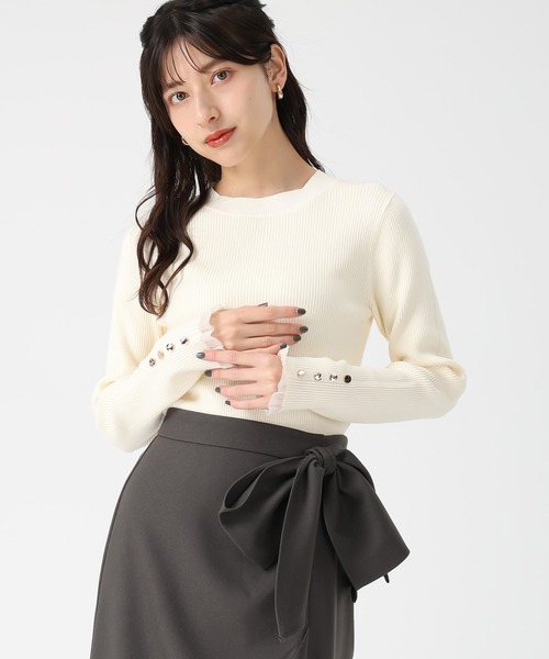 31 Sons de mode（トランテアン　ソン　ドゥ　モード）の「2025秋冬新作 袖フリルボトルネックニット（ニット/セーター・レディース・ブラック/オフホワイト/レッド/ブルー・ﾌﾘ-）」の2枚目の写真