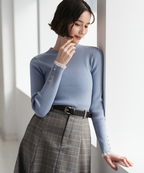 31 Sons de mode（トランテアン　ソン　ドゥ　モード）の「2025秋冬新作 袖フリルボトルネックニット（ニット/セーター・レディース・ブラック/オフホワイト/レッド/ブルー・ﾌﾘ-）」の4枚目の写真