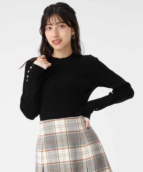 31 Sons de mode（トランテアン　ソン　ドゥ　モード）の「2025秋冬新作 袖フリルボトルネックニット（ニット/セーター・レディース・ブラック/オフホワイト/レッド/ブルー・ﾌﾘ-）」の3枚目の写真