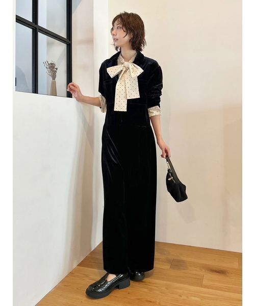 LILY BROWN(リリーブラウン)の「ベロアジャンプスーツ(つなぎ/オールインワン・レディース・ブラック/カーキ/ピンクベージュ・F/00)」の2枚目の写真